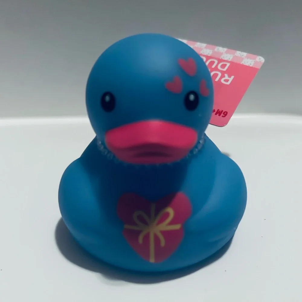 NEW!! Bullseye Playground Valentine’s Day Rubber Duck Set (Includes 5 Ducks)-NWT